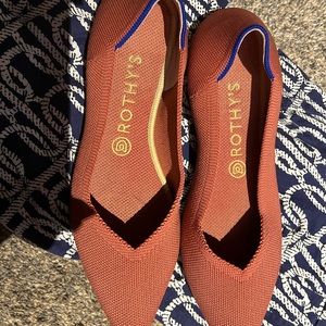 Size 9.5 Rothy’s coral point